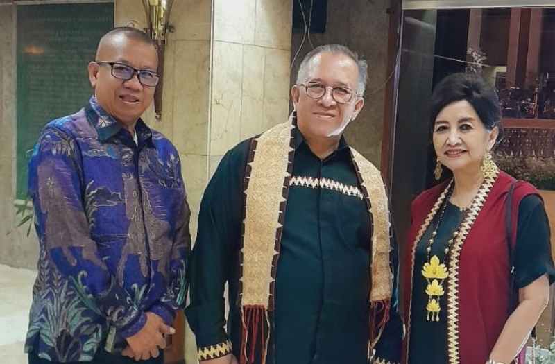 Azwar Yacub Hadiri Peluncuran Buku Pariwisata Lampung dan Otobiografi 70 Tahun Prof.DR.Sapta Nirwandar Azwar Yacub Hadiri Peluncuran Buku Pariwisata Lampung dan Otobiografi 70 Tahun Prof.DR.Sapta Nirwandar