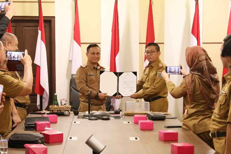 Gubernur Arinal Tugaskan Kadisdukcapil Lukman Jadi Pelaksana Harian Bupati Mesuji Gubernur Arinal Tugaskan Kadisdukcapil Lukman Jadi Pelaksana Harian Bupati Mesuji