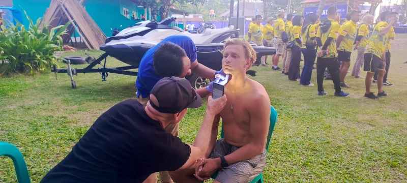 WSL Krui Pro 2024, 23 Atlit Luka Ditangani Cepat oleh BIDOKES Polda Lampung WSL Krui Pro 2024, 23 Atlit Luka Ditangani Cepat oleh BIDOKES Polda Lampung