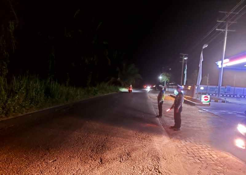 Kanit Regident Sat lantas Pimpin Blue Light Patrol, Pastikan Tidak Ada Kejahatan Jalanan Kanit Regident Sat lantas Pimpin Blue Light Patrol, Pastikan Tidak Ada Kejahatan Jalanan