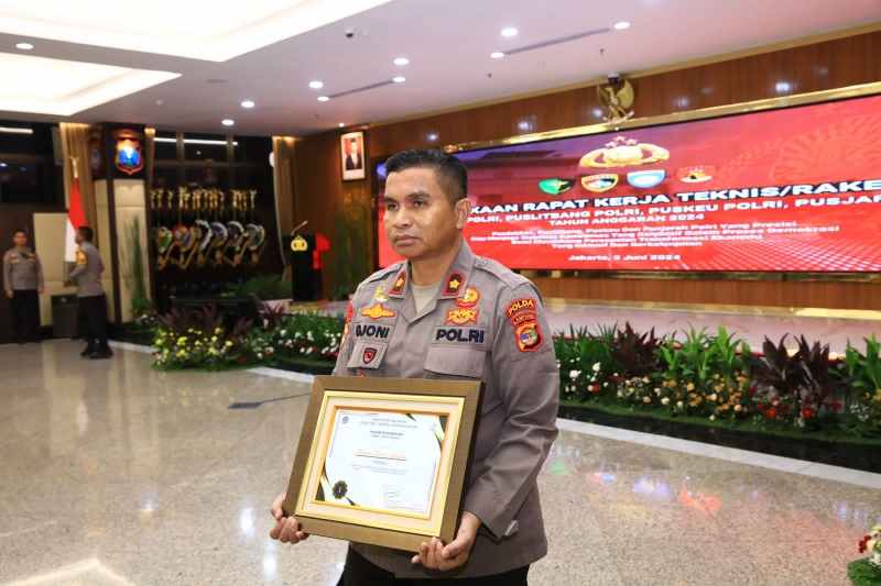 Polda Lampung Raih Penghargaan IKPA Terbaik se-Indonesia Polda Lampung Raih Penghargaan IKPA Terbaik se-Indonesia