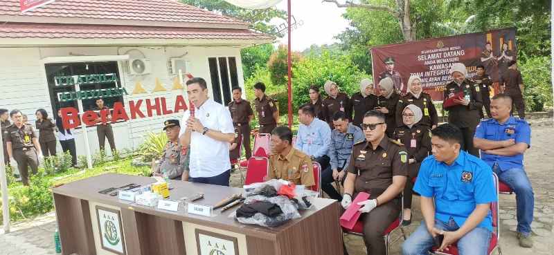 Kejari Mesuji Lakukan Pemusnahan Barang Bukti yang Telah Berkekuatan Hukum Tetap Kejari Mesuji Lakukan Pemusnahan Barang Bukti yang Telah Berkekuatan Hukum Tetap