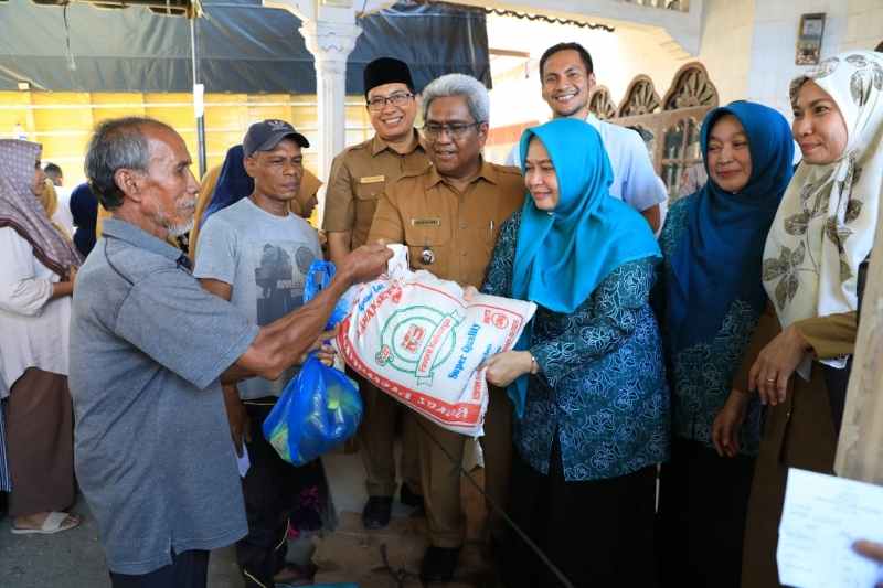 Tekan Inflasi, Pemkab Aceh Utara Gelar Pasar Murah Jelang Idul Adha Tekan Inflasi, Pemkab Aceh Utara Gelar Pasar Murah Jelang Idul Adha