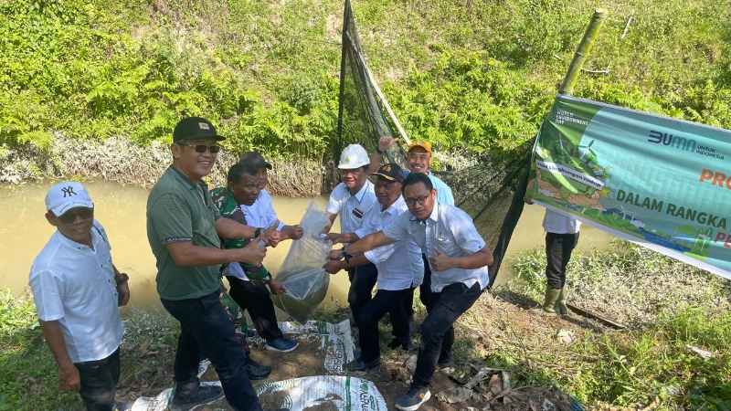 PTPN IV Unit Adolina Tanam 50 Pohon dan Tebar 1.000 Ikan di Desa Sekitar PTPN IV Unit Adolina Tanam 50 Pohon dan Tebar 1.000 Ikan di Desa Sekitar