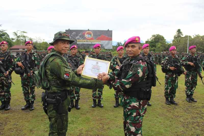 PANGKOOPS TNI Habema Laksanakan Upacara Pelepasan Satgas Pamtas Mobile RI-PNG Yonif 7 Marinir PANGKOOPS TNI Habema Laksanakan Upacara Pelepasan Satgas Pamtas Mobile RI-PNG Yonif 7 Marinir