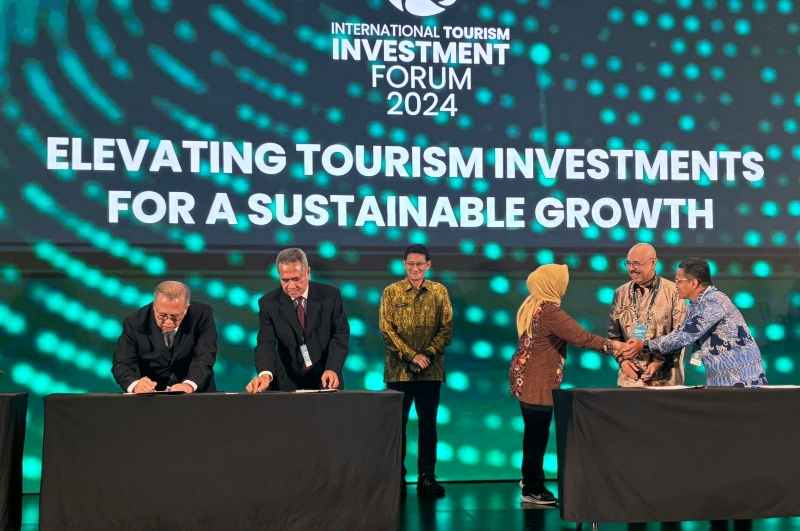 Penandatanganan MoU Kerjasama Investasi Pembangunan Kereta Gantung Pariwisata di Kawasan Wisata Terpadu Ciater Penandatanganan MoU Kerjasama Investasi Pembangunan Kereta Gantung Pariwisata di Kawasan Wisata Terpadu Ciater