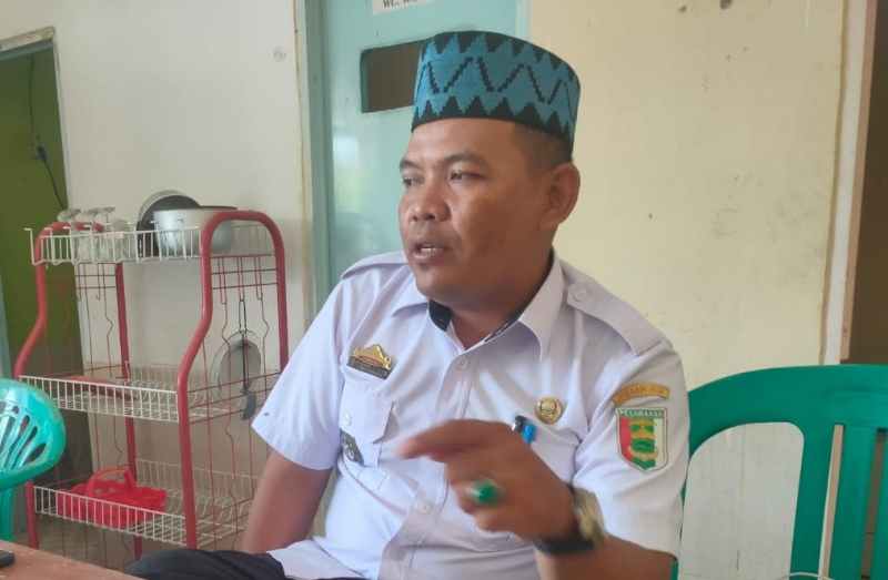 Tingkatkan Pelayanan, Pemdes Lumbir Rejo Gotong Royong Lakukan Renovasi Kantor Desa Tingkatkan Pelayanan, Pemdes Lumbir Rejo Gotong Royong Lakukan Renovasi Kantor Desa