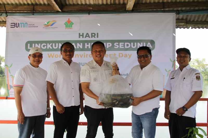 PTPN IV KSO Regional 7 Tanam Pohon dan Tebar Ikan di Bekri PTPN IV KSO Regional 7 Tanam Pohon dan Tebar Ikan di Bekri