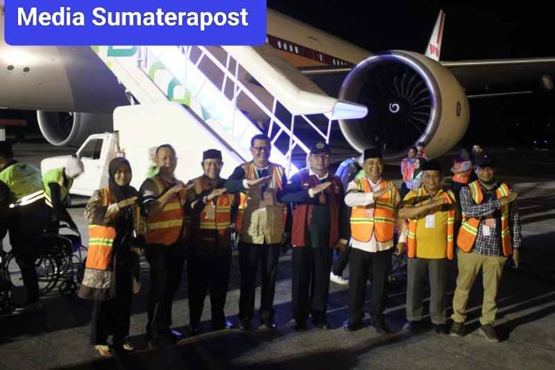 Pj. Bupati Asra Lepas Keberangkatan JCH dan Petugas Haji Aceh Tamiang Pj. Bupati Asra Lepas Keberangkatan JCH dan Petugas Haji Aceh Tamiang