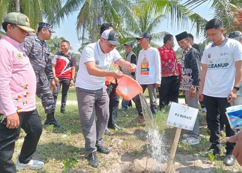 PJ.Bupati Tanggamus Menghadiri Kegiatan Sosialisasi Penanaman Vegetasi Pantai PJ.Bupati Tanggamus Menghadiri Kegiatan Sosialisasi Penanaman Vegetasi Pantai