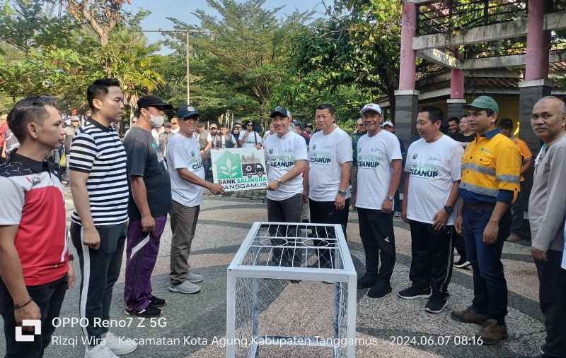 Pj. Bupati Tanggamus Apel Pagi Sekaligus Launching Bank SALINGDA dan Kegiatan Coastal Clean Up Pj. Bupati Tanggamus Apel Pagi Sekaligus Launching Bank SALINGDA dan Kegiatan Coastal Clean Up