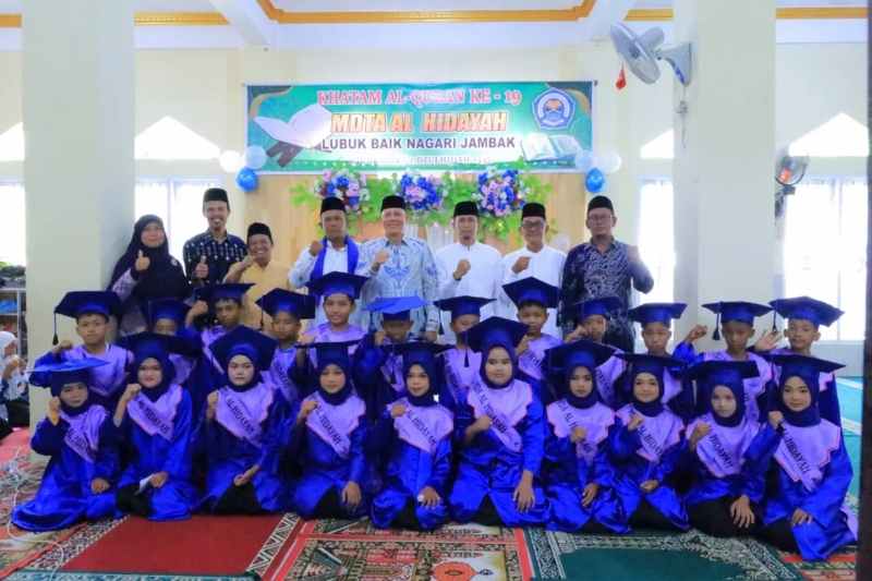 Hadiri Khatam Al Qur’an, Bupati Sabar AS Sampaikan Hal Penting Pada Santri Hadiri Khatam Al Qur’an, Bupati Sabar AS Sampaikan Hal Penting Pada Santri