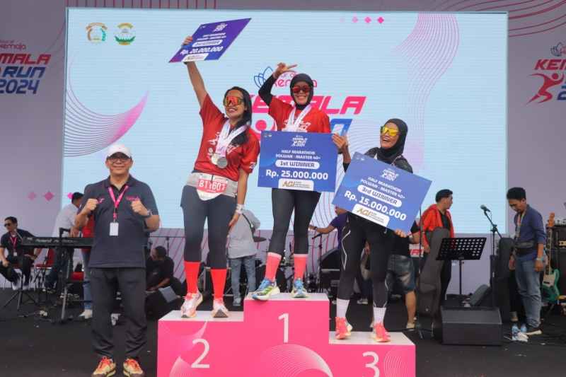 Polwan Polda Lampung Juara 1 Kategori Half Marathon 40+ Kemala Run 2024 Polwan Polda Lampung Juara 1 Kategori Half Marathon 40+ Kemala Run 2024
