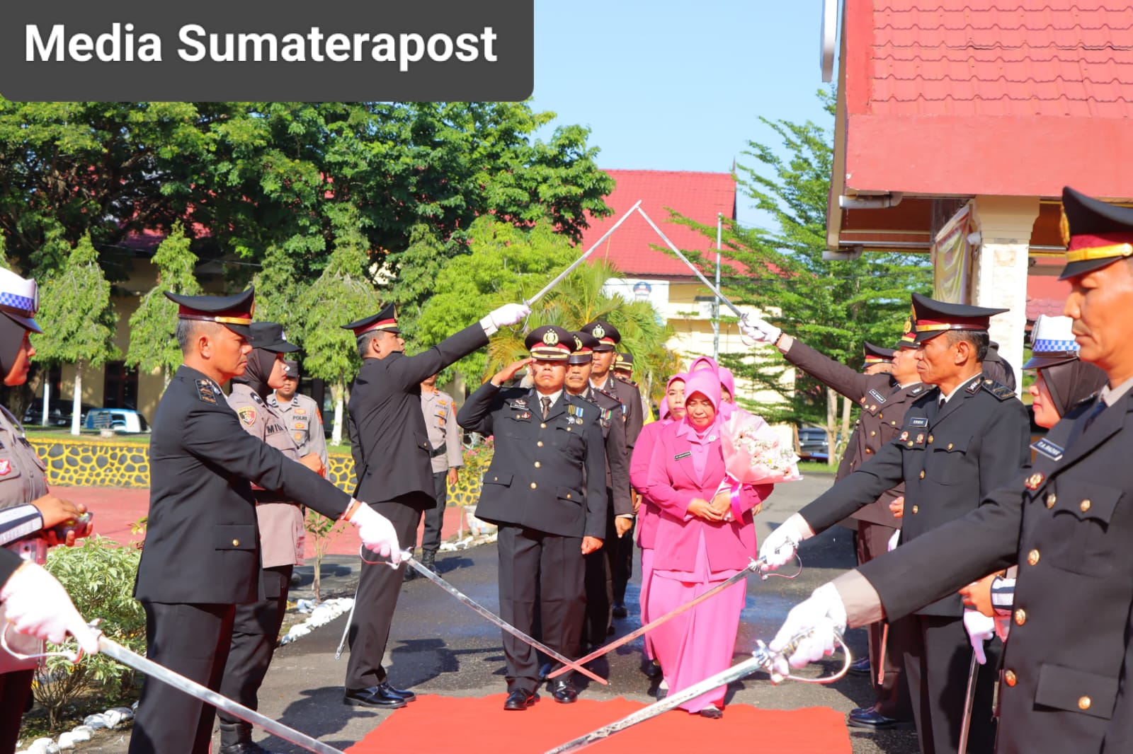 Polres Aceh Tamiang Tradisi Gerbang Pora Hiasi Upacara Pelepasan Purna Bakti Personel Polres Aceh Tamiang Tradisi Gerbang Pora Hiasi Upacara Pelepasan Purna Bakti Personel
