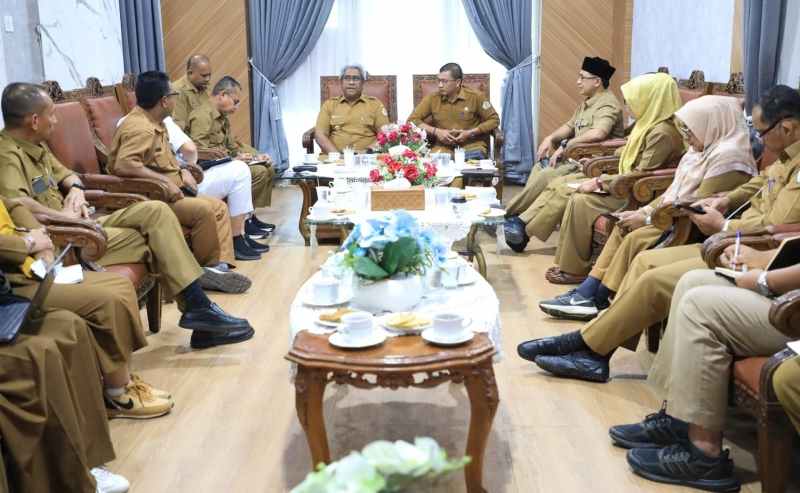 Dr Mahyuzar Pimpin Rapat Penanggulangan Inflasi dan TBC di Aceh Utara Dr Mahyuzar Pimpin Rapat Penanggulangan Inflasi dan TBC di Aceh Utara