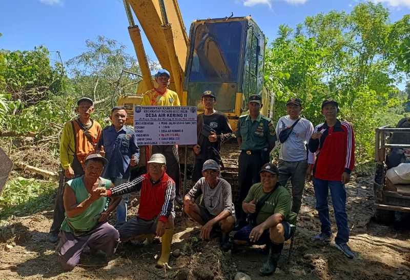 Gercep Pemdes Air Kering II Mulai Titik Nol Buka Badan Jalan Gercep Pemdes Air Kering II Mulai Titik Nol Buka Badan Jalan
