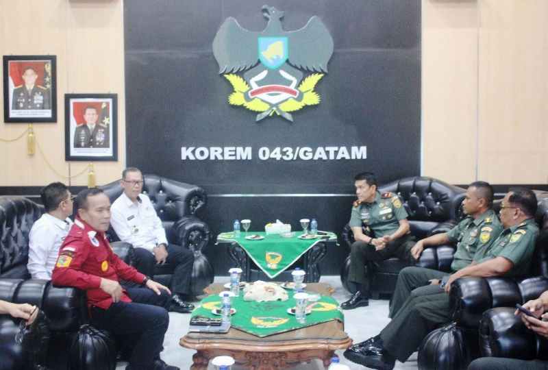 Danrem 043/Gatam, Sambut Silaturahmi Plh. Gubernur Lampung Ir. Fahrizal Darminto Danrem 043/Gatam, Sambut Silaturahmi Plh. Gubernur Lampung Ir. Fahrizal Darminto