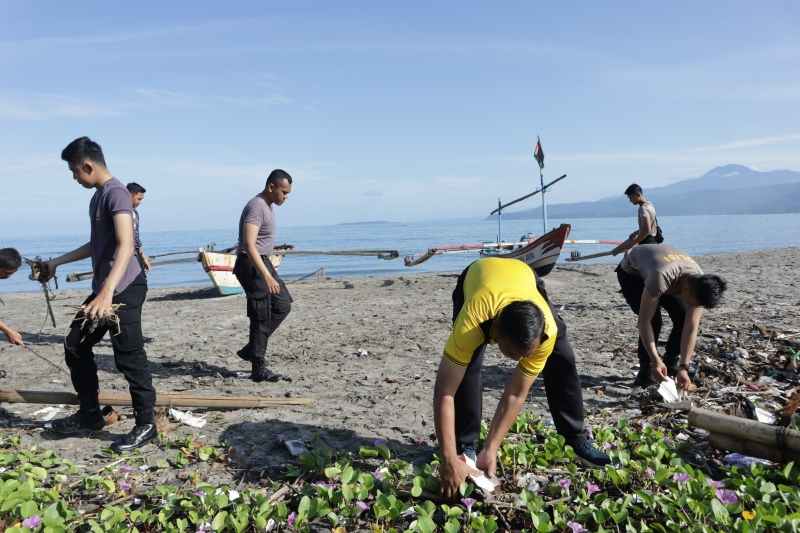 Sambut Bhayangkara ke-78 Polres Pesibar Gelar Bakti Sosial Sambut Bhayangkara ke-78 Polres Pesibar Gelar Bakti Sosial