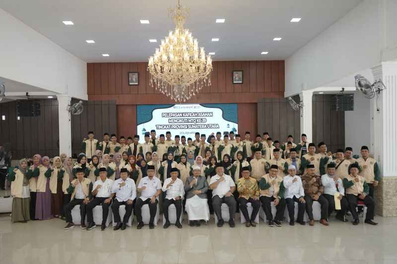 Bupati Surya Lepas Kafilah MTQ ke-39 Asal Asahan di Tingkat Provsu Bupati Surya Lepas Kafilah MTQ ke-39 Asal Asahan di Tingkat Provsu
