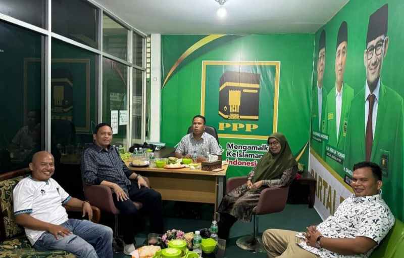 Berlangsung Alot, Anggota DPRD Pasaman Yulius Erita Tiba di DPW PPP Berlangsung Alot, Anggota DPRD Pasaman Yulius Erita Tiba di DPW PPP