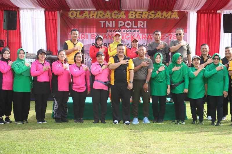 Polres dan Kodim 0207/Simalungun Gelar Olah Raga Bersama Polres dan Kodim 0207/Simalungun Gelar Olah Raga Bersama