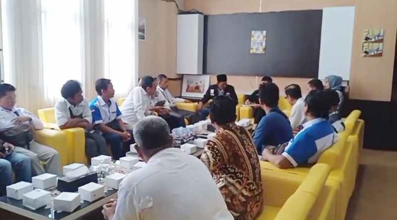 Ketua DPRD Ogan Ilir Terima Audiensi Pengurus DPC PPWI-OI & Siap Bersinergi Ketua DPRD Ogan Ilir Terima Audiensi Pengurus DPC PPWI-OI & Siap Bersinergi