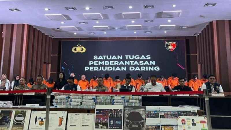 Polri Bongkar Sindikat Judi Online di 3 Situs, 18 Tersangka Diamankan Polri Bongkar Sindikat Judi Online di 3 Situs, 18 Tersangka Diamankan