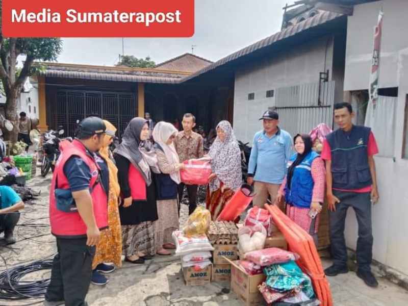 Dinas Sosial Aceh Tamiang Menyalurkan Korban Kebakaran Rumah di Desa Purwodadi Dinas Sosial Aceh Tamiang Menyalurkan Korban Kebakaran Rumah di Desa Purwodadi