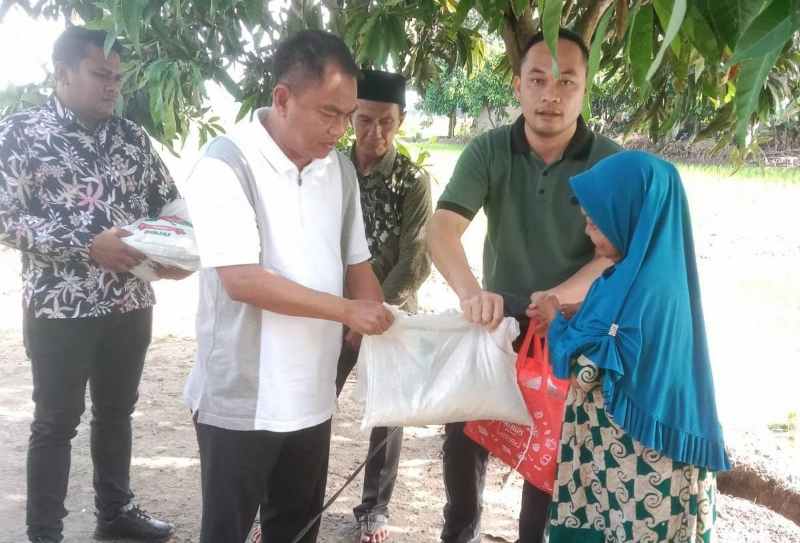 Bupati Sergai Bawa Harapan dan Bantuan Korban Angin Puting Beliung di Lubuk Dendang Bupati Sergai Bawa Harapan dan Bantuan Korban Angin Puting Beliung di Lubuk Dendang
