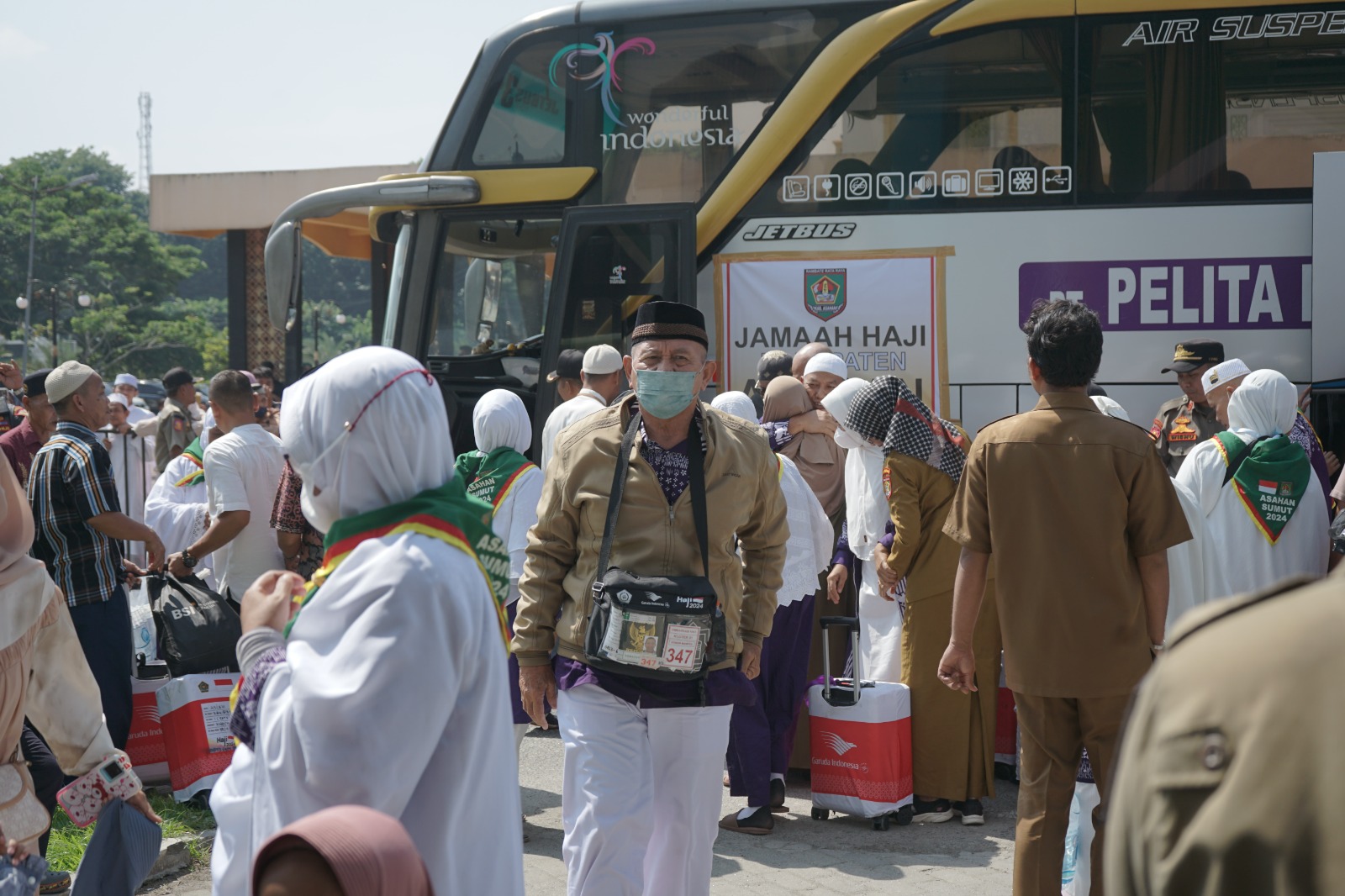 Bupati Asahan Sambut Pemulangan Jamaah Haji Kabupaten Asahan Kloter 01 Bupati Asahan Sambut Pemulangan Jamaah Haji Kabupaten Asahan Kloter 01