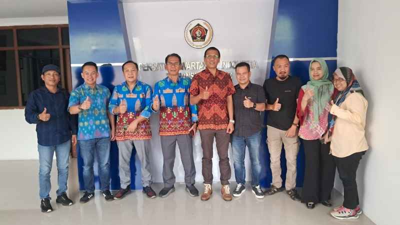 PWI Lampung Terima Kunjungan Rektor Universitas Tulang Bawang (UTB) PWI Lampung Terima Kunjungan Rektor Universitas Tulang Bawang (UTB)