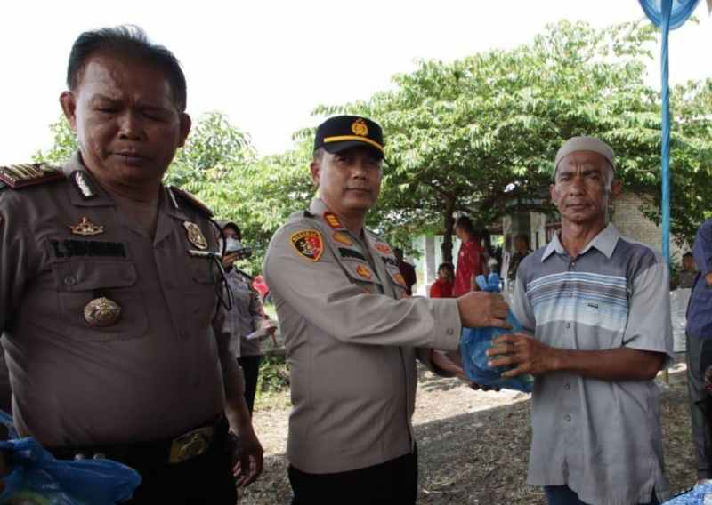 Polres Sergai Tanam Seribu Pohon dan Bagikan Bibit Pangan di Desa Sei Nagalawan Polres Sergai Tanam Seribu Pohon dan Bagikan Bibit Pangan di Desa Sei Nagalawan