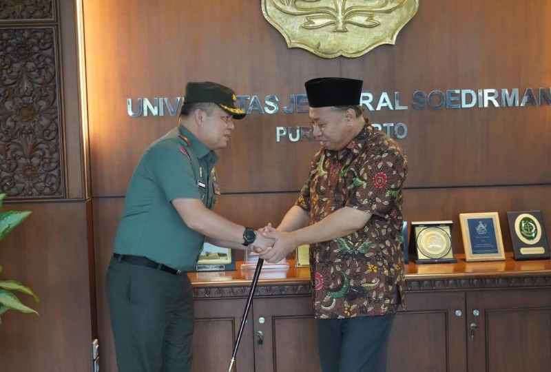 Kerjasama Strategis : Silaturahmi Antara Danrem 071/Wijayakusuma dan Rektor Unsoed Kerjasama Strategis : Silaturahmi Antara Danrem 071/Wijayakusuma dan Rektor Unsoed
