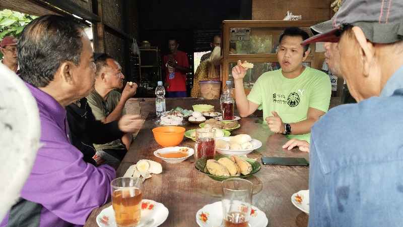 Wabup Adlin Tambunan Borong Dagangan Nek Kaltum, Warung Sederhana Mendadak Ramai Wabup Adlin Tambunan Borong Dagangan Nek Kaltum, Warung Sederhana Mendadak Ramai