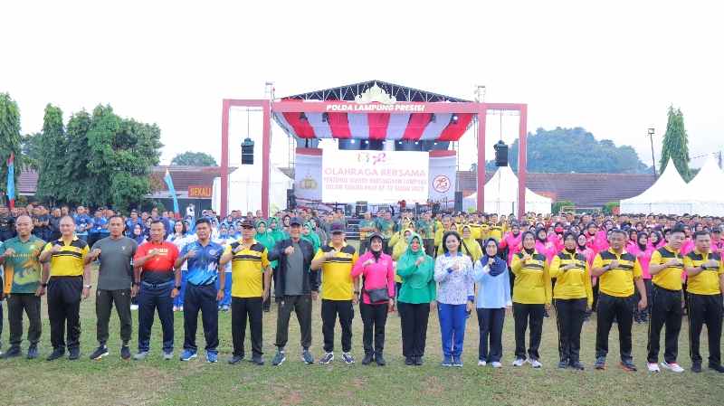 Semarakan Hari Bhayangkara Ke 78, Polda Lampung Gelar Olahraga Bersama TNI-Polri Semarakan Hari Bhayangkara Ke 78, Polda Lampung Gelar Olahraga Bersama TNI-Polri