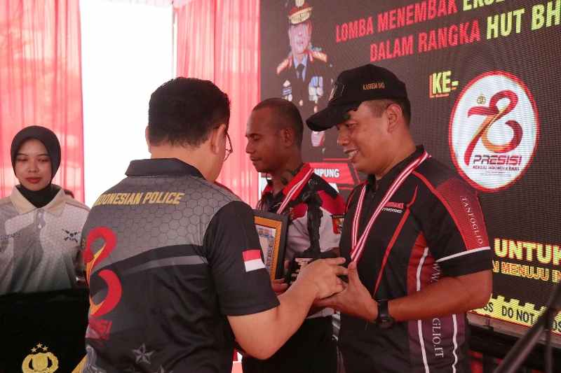Ikuti Lomba Menembak Eksekutif Rangka HUT Bhayangkara Ke-78, Kasrem 043/Gatam Raih Juara Tiga Ikuti Lomba Menembak Eksekutif Rangka HUT Bhayangkara Ke-78, Kasrem 043/Gatam Raih Juara Tiga