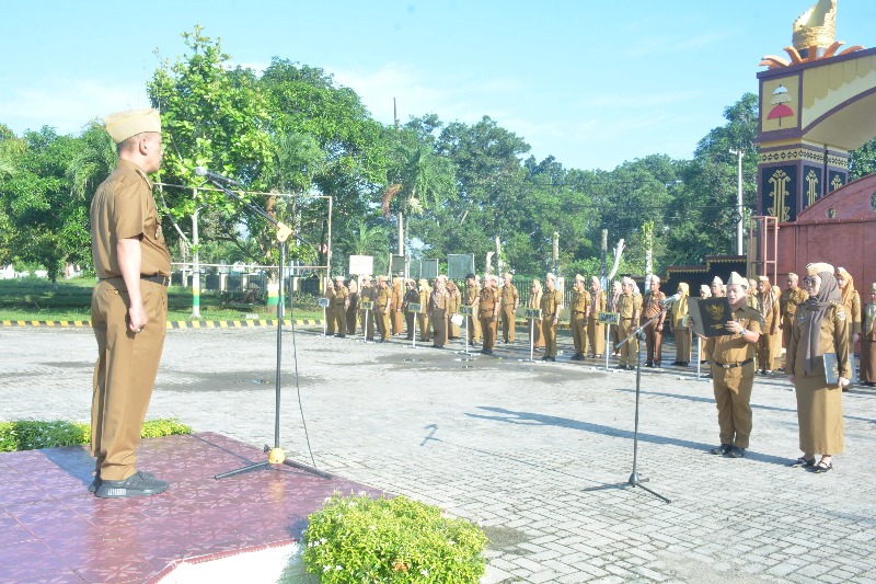 Asisten Bidang Ekbang Lamteng Pimpin Apel Mingguan Asisten Bidang Ekbang Lamteng Pimpin Apel Mingguan
