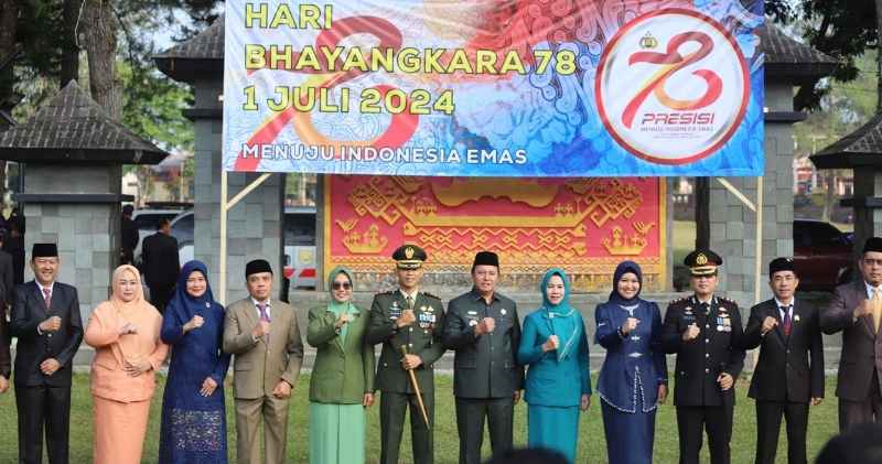 Momentum Hari Bhayangkara ke-78, Pj. Bupati Nukman Apresiasi Kenerja Polres Lambar Momentum Hari Bhayangkara ke-78, Pj. Bupati Nukman Apresiasi Kenerja Polres Lambar