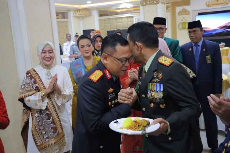 Danrem 043/Gatam Hadiri HUT Bhayangkara Ke-78 dan Syukuran Tahun 2024 Danrem 043/Gatam Hadiri HUT Bhayangkara Ke-78 dan Syukuran Tahun 2024