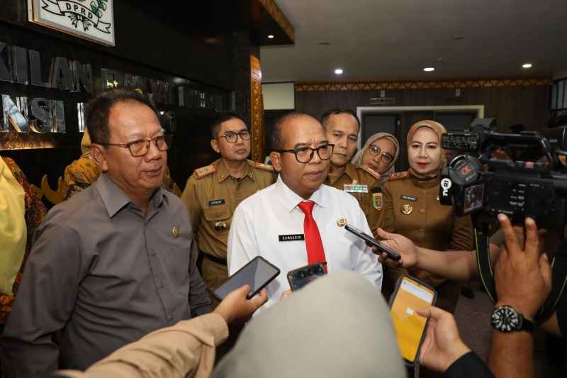 Pj. Gubernur Samsudin Didampingi Sekdaprov Fahrizal dan Pejabat Tinggi Pratama Kunjungi DPRD Lampung Pj. Gubernur Samsudin Didampingi Sekdaprov Fahrizal dan Pejabat Tinggi Pratama Kunjungi DPRD Lampung