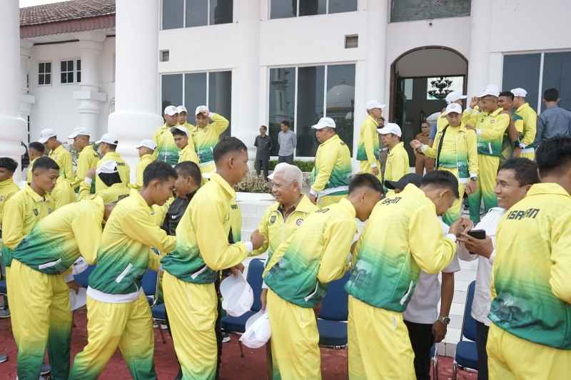 Ikuti Popprovsu, Bupati Surya Lepas 31 Atlet Asal Asahan Ikuti Popprovsu, Bupati Surya Lepas 31 Atlet Asal Asahan