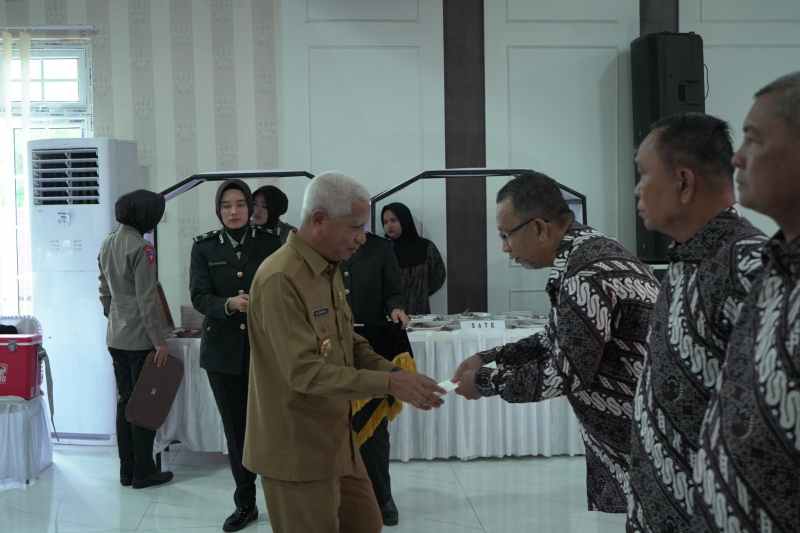 Bupati Surya Hadiri HUT Bhayangkara Ke-78 Di Polres Asahan Bupati Surya Hadiri HUT Bhayangkara Ke-78 Di Polres Asahan