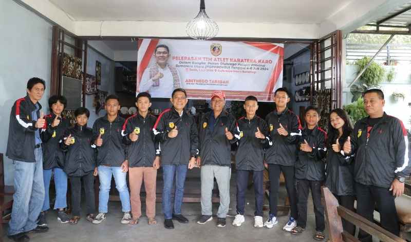 Pelepasan Atlet oleh Abetnego Tarigan Hangat Membakar Jiwa Raih Kemenangan di POPPROVSU Pelepasan Atlet oleh Abetnego Tarigan Hangat Membakar Jiwa Raih Kemenangan di POPPROVSU