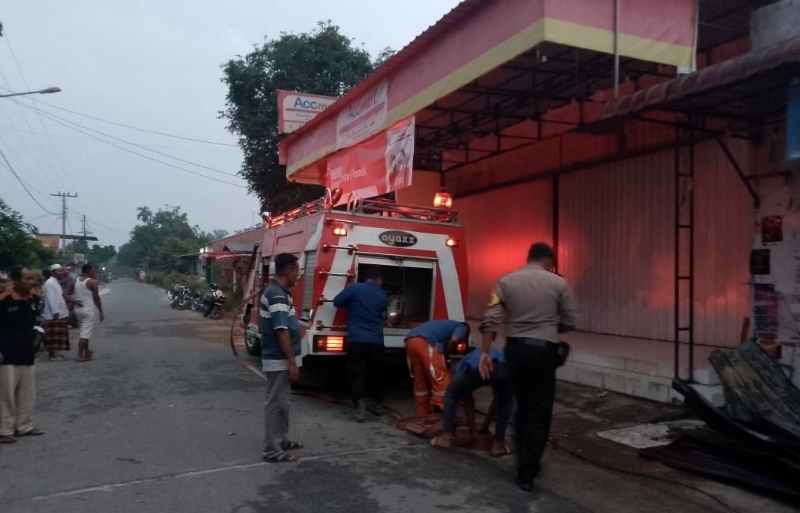 Ruko di Kotarih Sergai Ludes Terbakar, Polsek Kotarih Melakukan Pengaman Ruko di Kotarih Sergai Ludes Terbakar, Polsek Kotarih Melakukan Pengaman