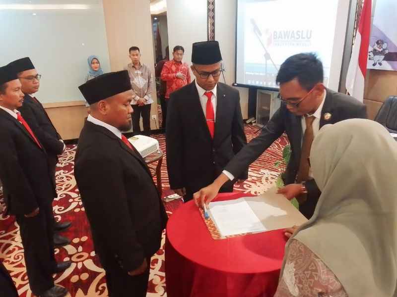 Bawaslu Mesuji Kukuhkan Koorsek Panwascam untuk Pilkada Serentak 2024 Bawaslu Mesuji Kukuhkan Koorsek Panwascam untuk Pilkada Serentak 2024