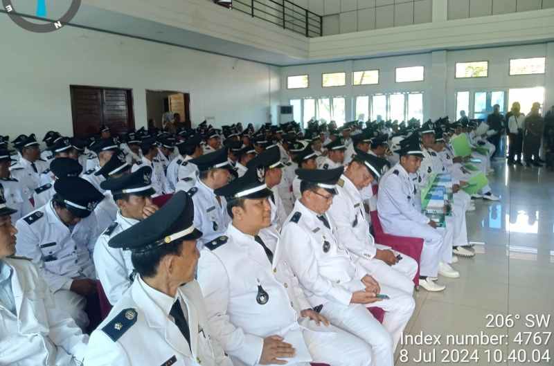 Bupati Lismidanto Kukuhkan Perpanjangan Masa Jabatan 192 Kepala Desa Bupati Lismidanto Kukuhkan Perpanjangan Masa Jabatan 192 Kepala Desa