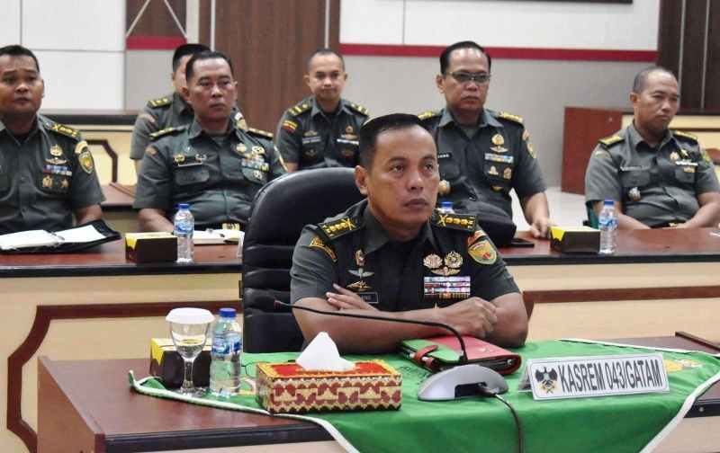 Kasrem 043/Gatam Ikuti Penerimaan Kunjungan Tim Dalproggar TNI AD Secara Virtual Kasrem 043/Gatam Ikuti Penerimaan Kunjungan Tim Dalproggar TNI AD Secara Virtual
