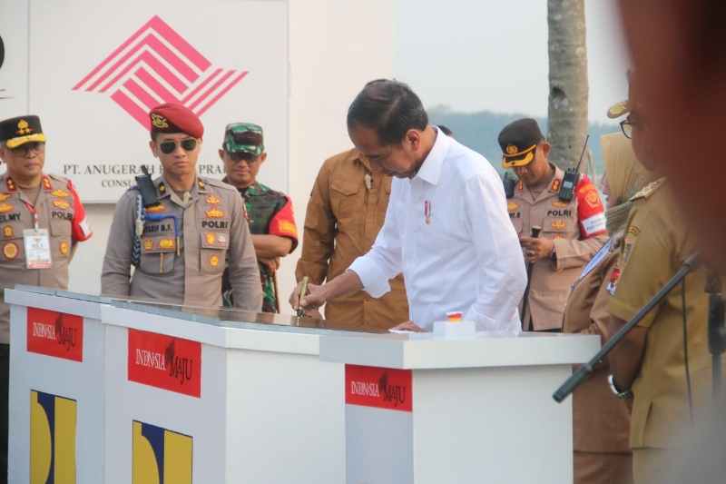 Jokowi Lanjutkan Kunjungan ke Lambar dan Tanggamus dengan Pengawalan Ketat Polda Lampung Jokowi Lanjutkan Kunjungan ke Lambar dan Tanggamus dengan Pengawalan Ketat Polda Lampung