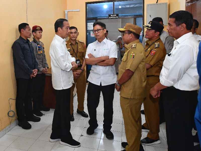 Presiden Jokowi Didampingi Sejumlah Menteri dan Pj. Gubernur Samsudin Melakukan Kunjungan ke RSUD Alimuddin Umar Presiden Jokowi Didampingi Sejumlah Menteri dan Pj. Gubernur Samsudin Melakukan Kunjungan ke RSUD Alimuddin Umar