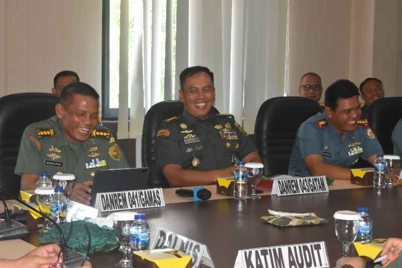 Kasrem 043/Gatam Hadiri Taklimat Awal Audit Ketaatan dan Kinerja Itjen TNI Periode III TA. 2024 Kasrem 043/Gatam Hadiri Taklimat Awal Audit Ketaatan dan Kinerja Itjen TNI Periode III TA. 2024